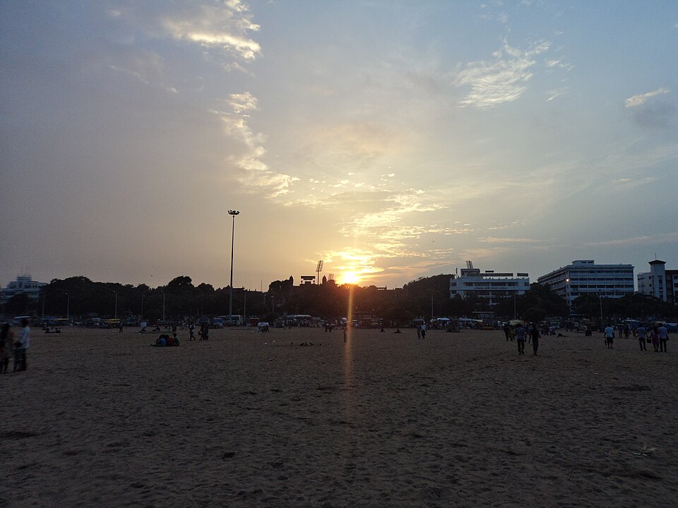 Marina Beach (Photo: Wikimedia Commons contributors, CC BY-SA 4.0)