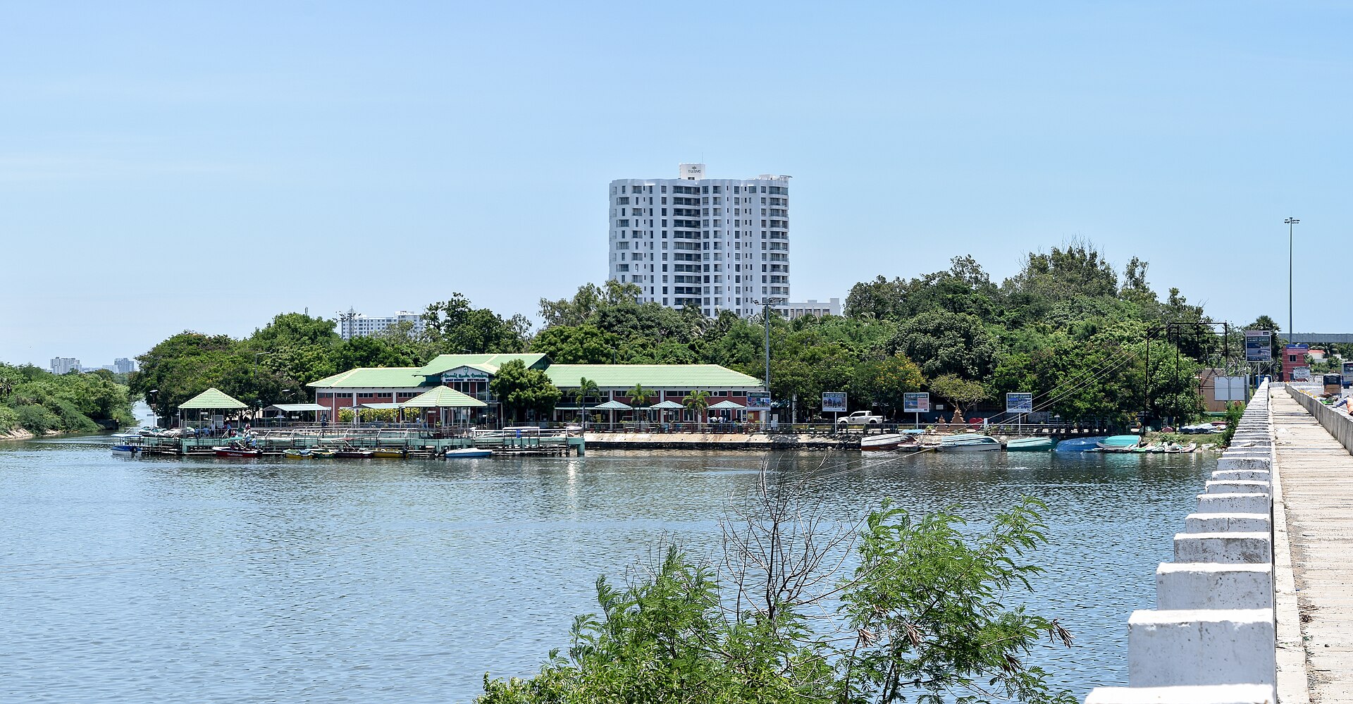 Muttukadu Boathouse (TTDC) (Photo: Timothy A. Gonsalves, CC BY-SA 4.0)
